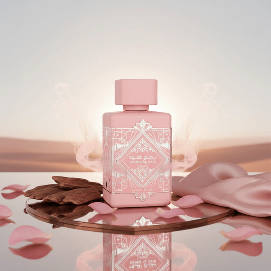 Lattafa Bade’e Al Oud Noble Blush Eau de Parfum 100 ml bottle – creamy sweet floral fragrance with milk, rose, vanilla, and musky base
