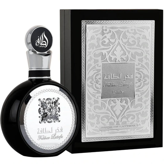 Lattafa Fakhar Black 100 ml bottle – fresh aromatic men’s fragrance with apple, lavender, and woody amber base.