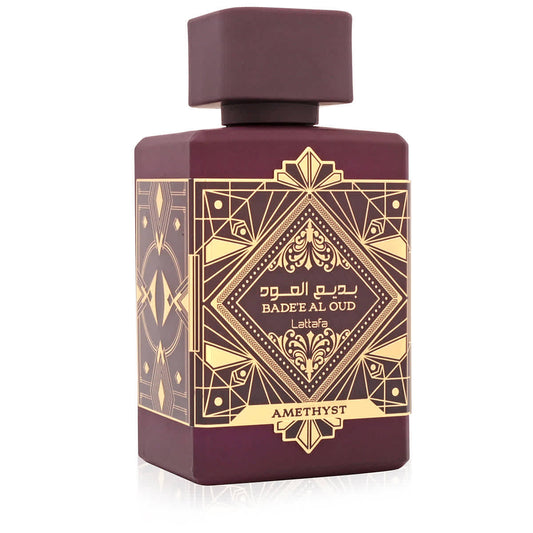 Lattafa Bade’e Al Oud Amethyst 100 ml bottle angled view on white background