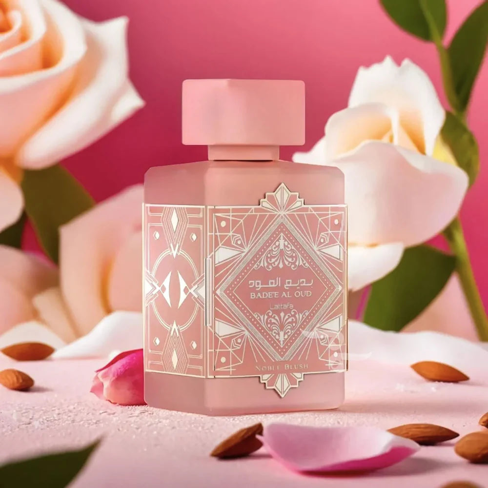 Lattafa Bade’e Al Oud Noble Blush Eau de Parfum 100 ml bottle – creamy sweet floral fragrance with milk, rose, vanilla, and musky base