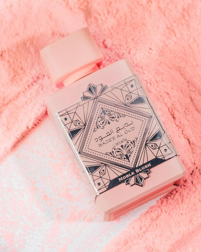 Lattafa Bade’e Al Oud Noble Blush Eau de Parfum 100 ml bottle – creamy sweet floral fragrance with milk, rose, vanilla, and musky base