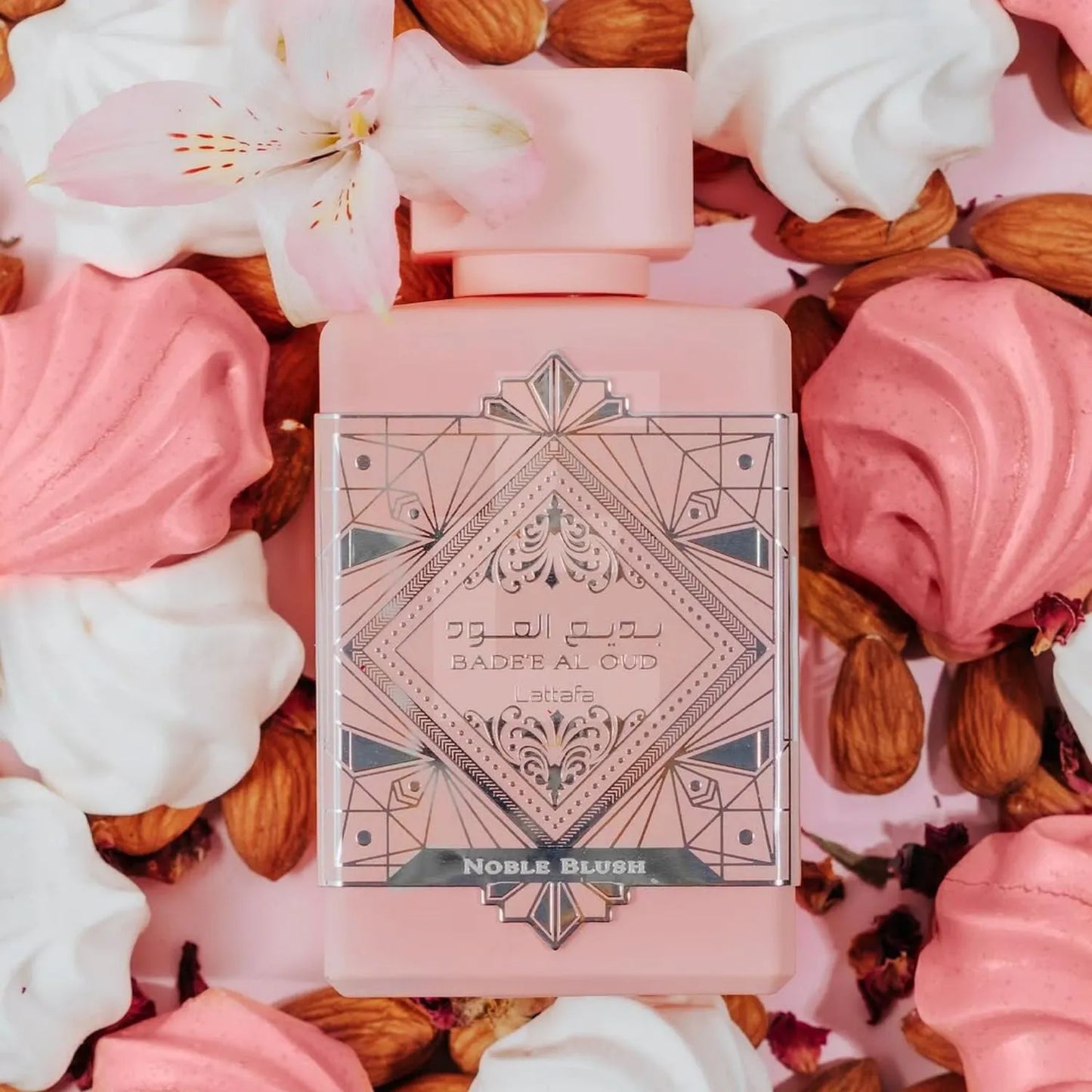 Lattafa Bade’e Al Oud Noble Blush Eau de Parfum 100 ml bottle – creamy sweet floral fragrance with milk, rose, vanilla, and musky base