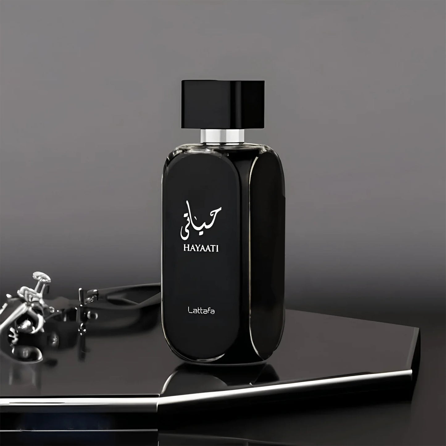 Lattafa Hayaati Eau de Parfum 100 ml bottle – fresh spicy woody fragrance with apple, cinnamon, vanilla, and musky amber base