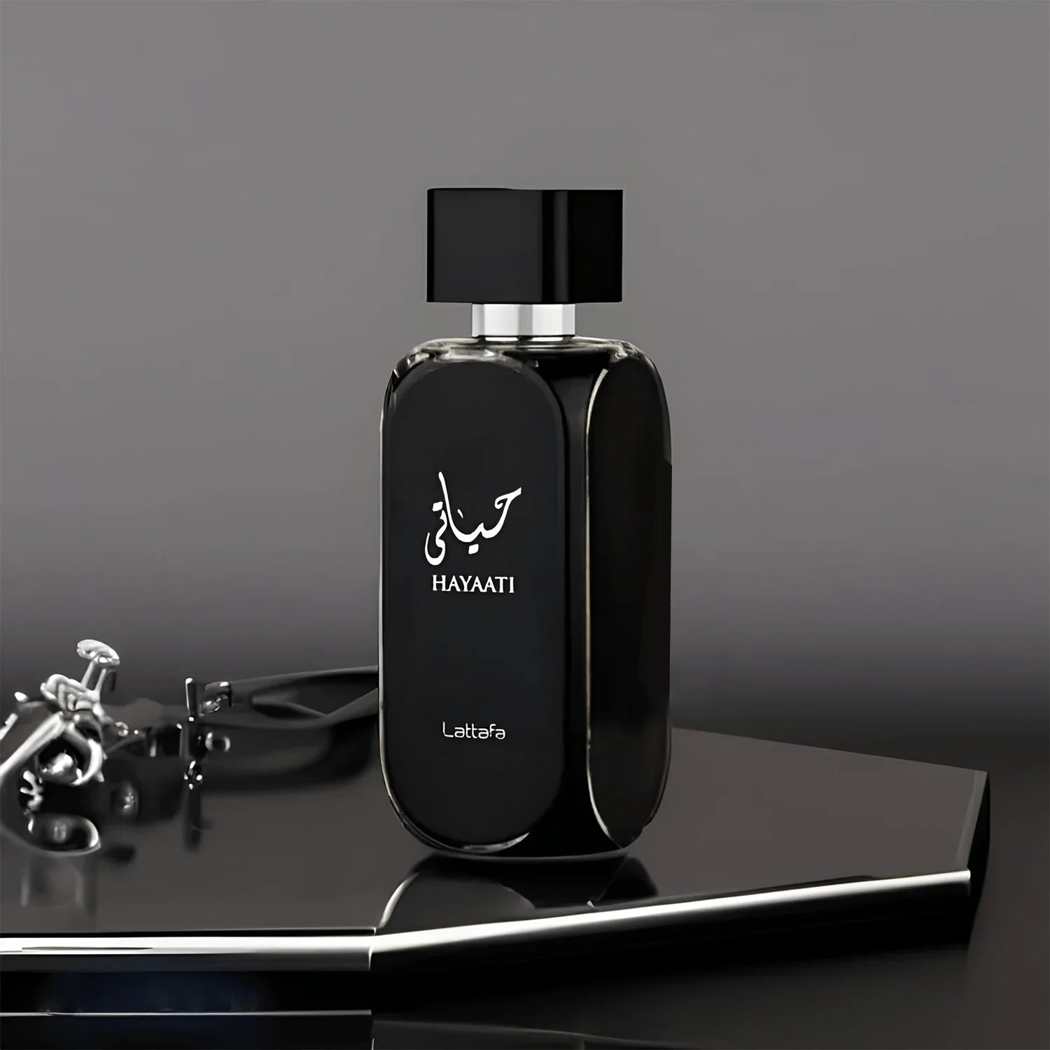 Lattafa Hayaati Eau de Parfum 100 ml bottle – fresh spicy woody fragrance with apple, cinnamon, vanilla, and musky amber base